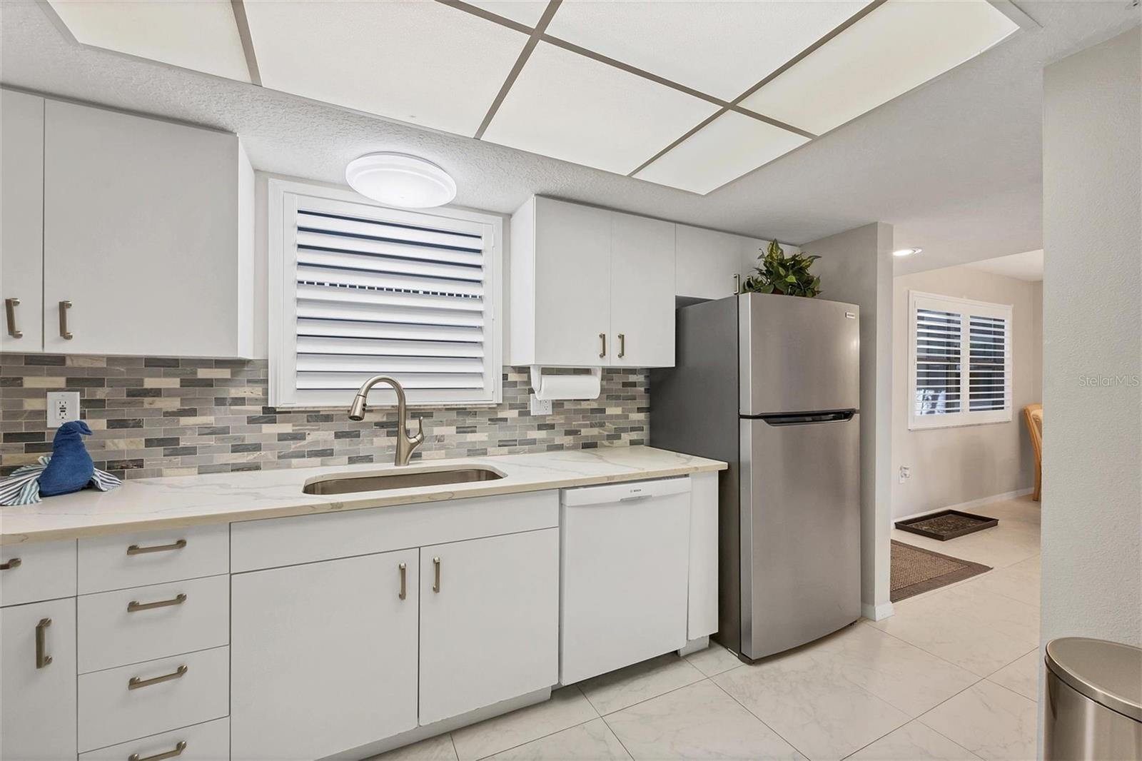Image 19 of 80 For 2380 Beach Road 108
