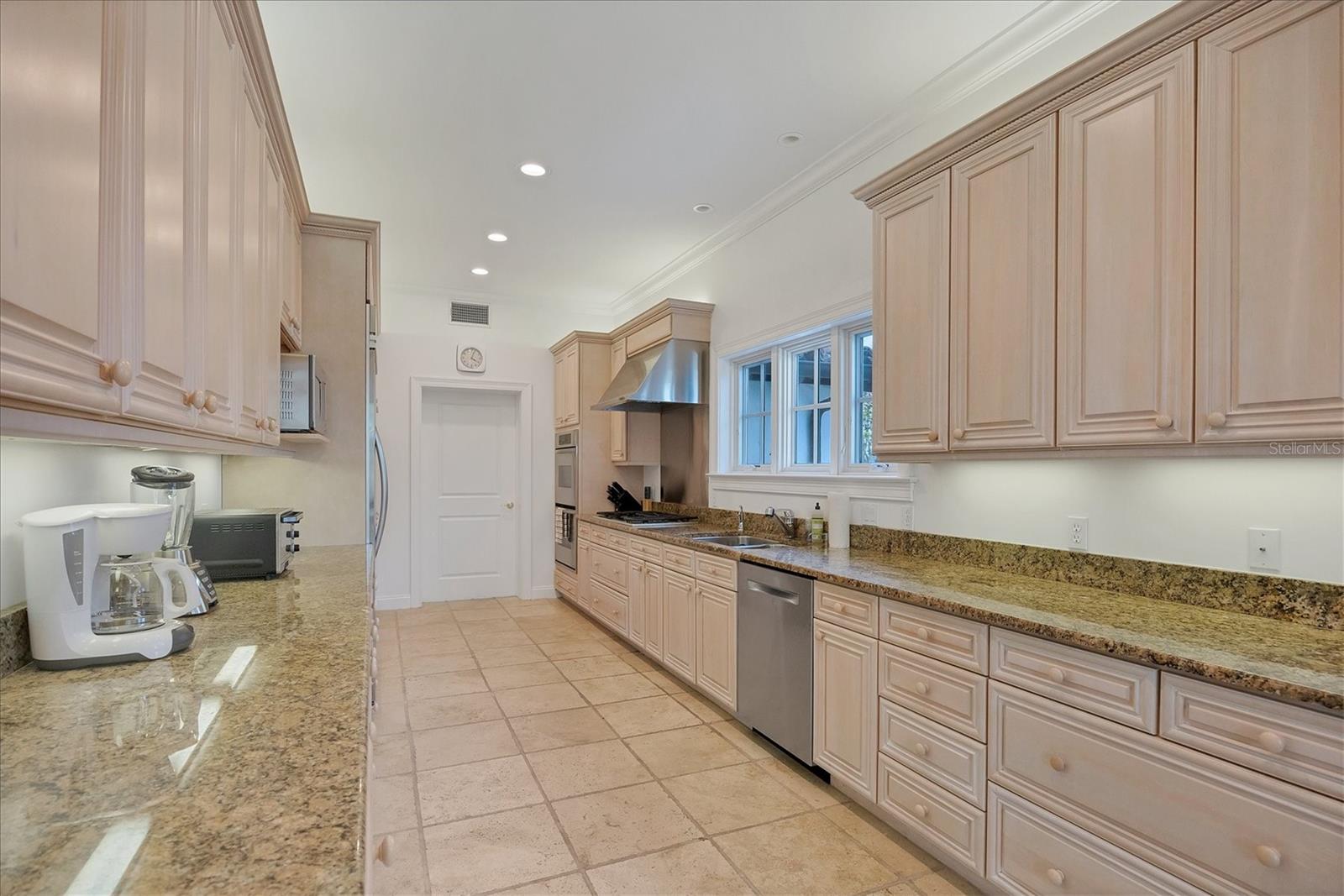 Image 19 of 45 For 1031 10th Street W