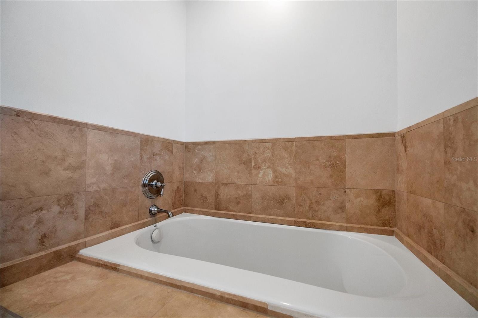 Image 33 of 45 For 1031 10th Street W
