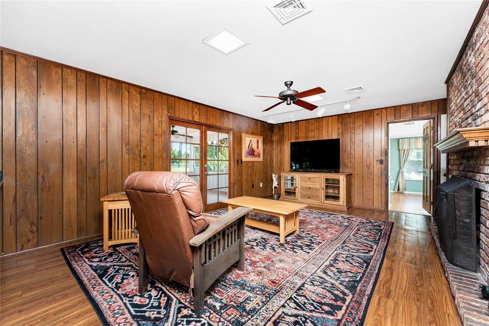 Image 10 of 56 For 1120 Larchmont Drive