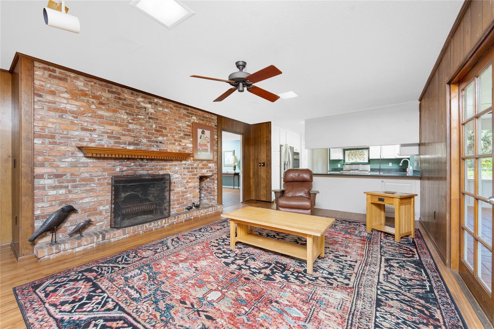 Image 11 of 56 For 1120 Larchmont Drive