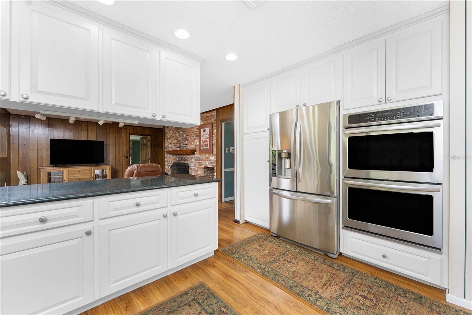 Image 16 of 56 For 1120 Larchmont Drive