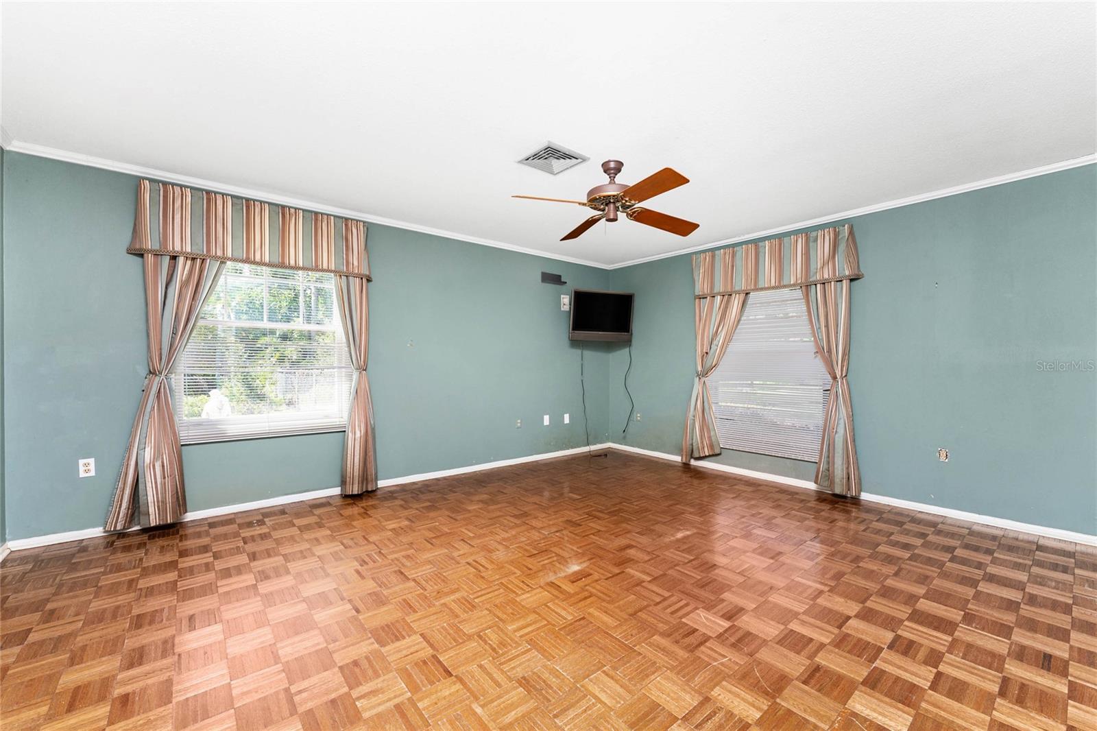 Image 17 of 56 For 1120 Larchmont Drive