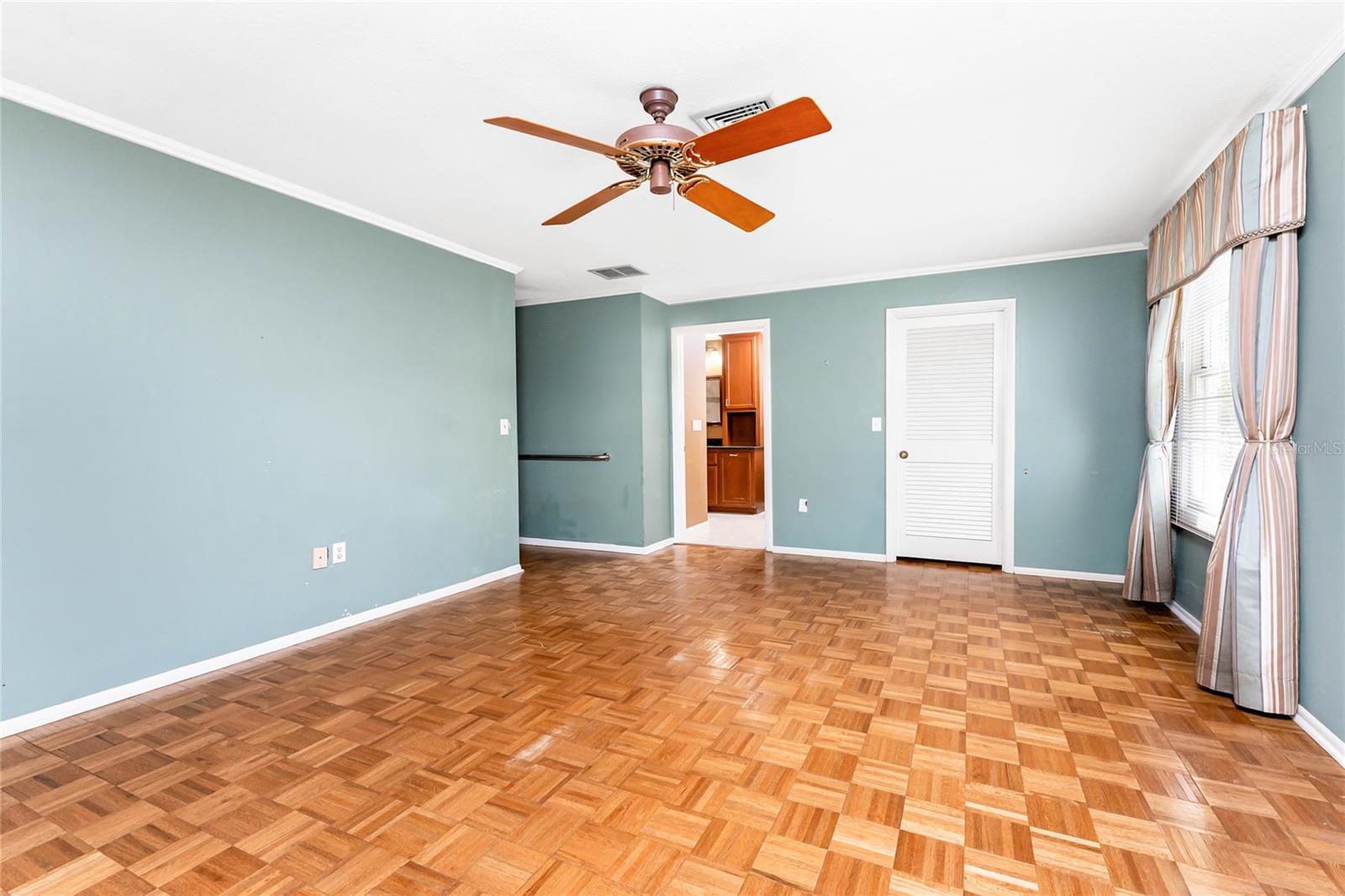 Image 18 of 56 For 1120 Larchmont Drive