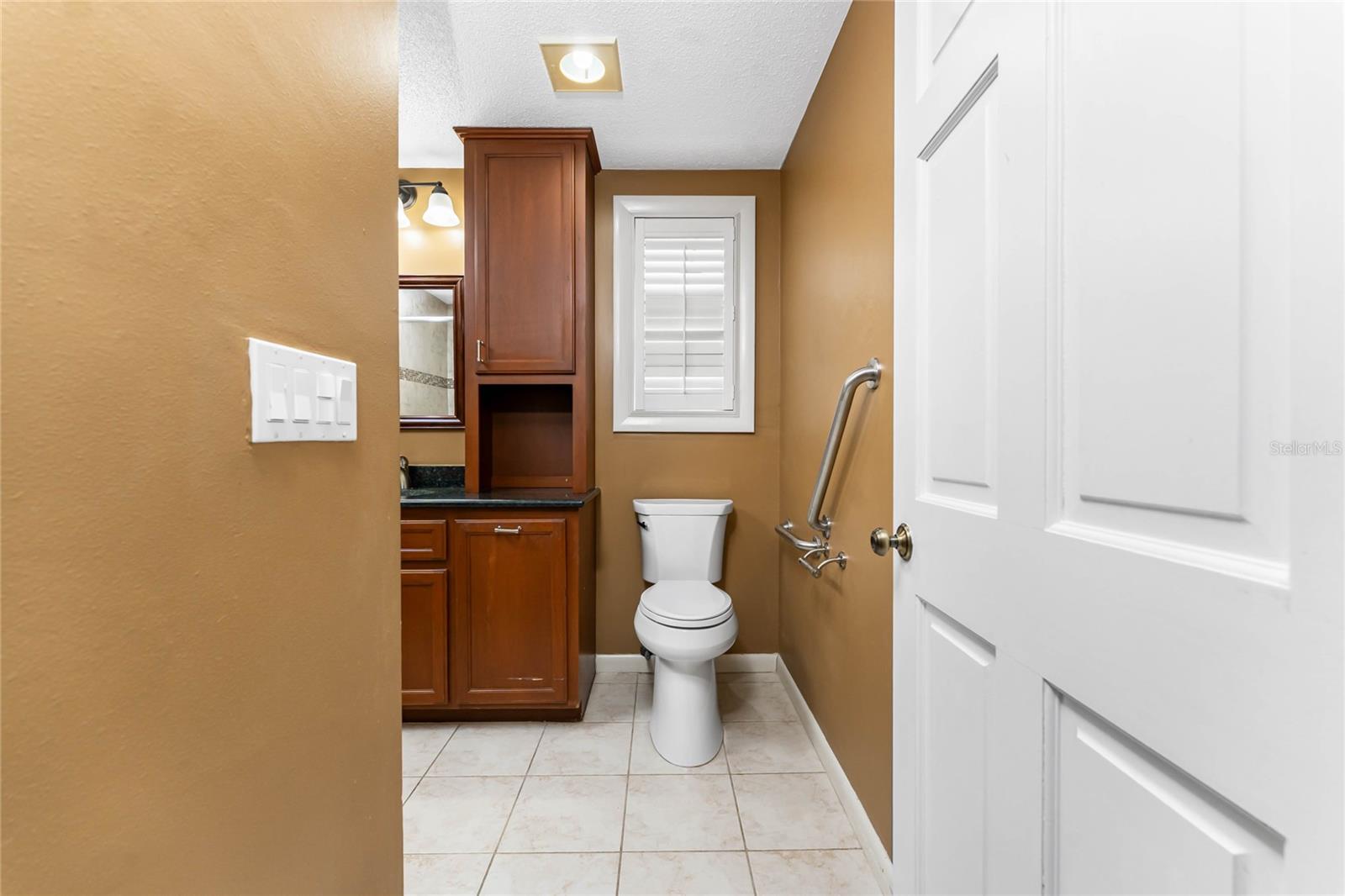 Image 20 of 56 For 1120 Larchmont Drive
