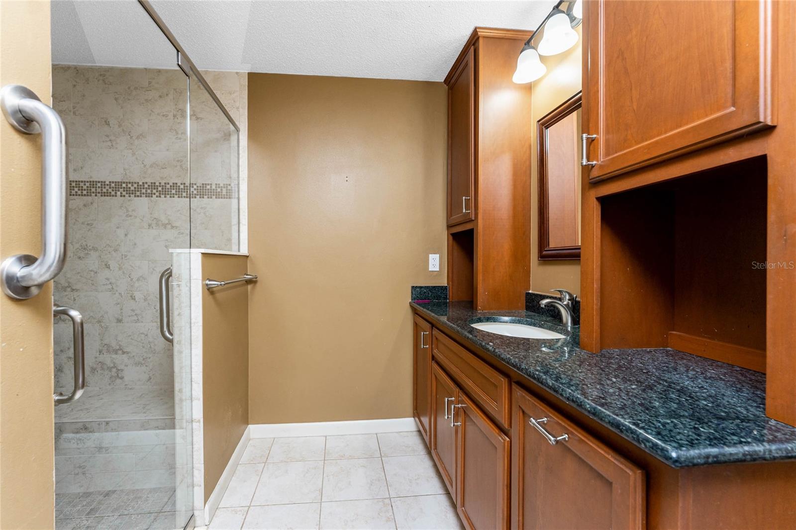 Image 21 of 56 For 1120 Larchmont Drive