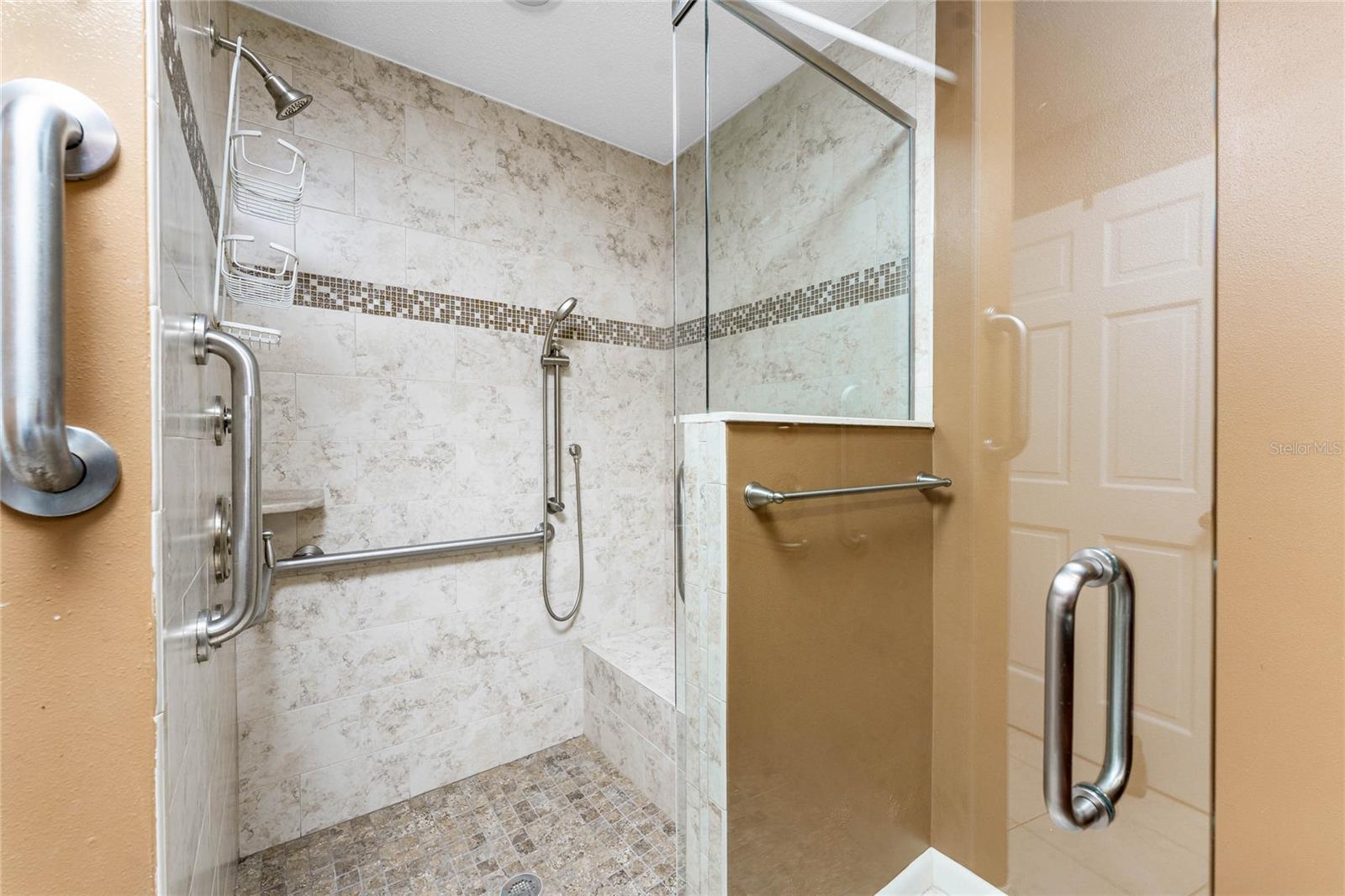 Image 22 of 56 For 1120 Larchmont Drive