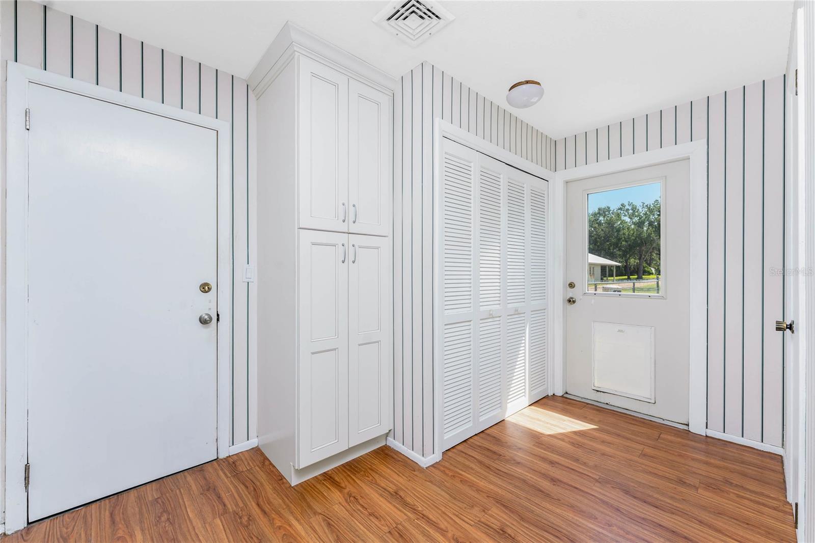 Image 24 of 56 For 1120 Larchmont Drive