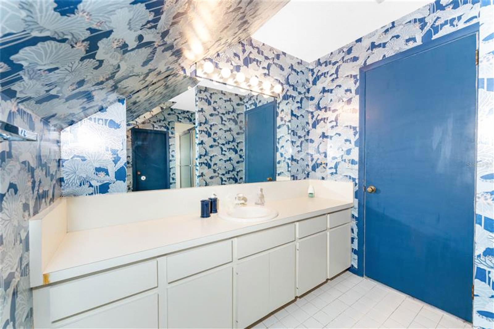 Image 32 of 56 For 1120 Larchmont Drive