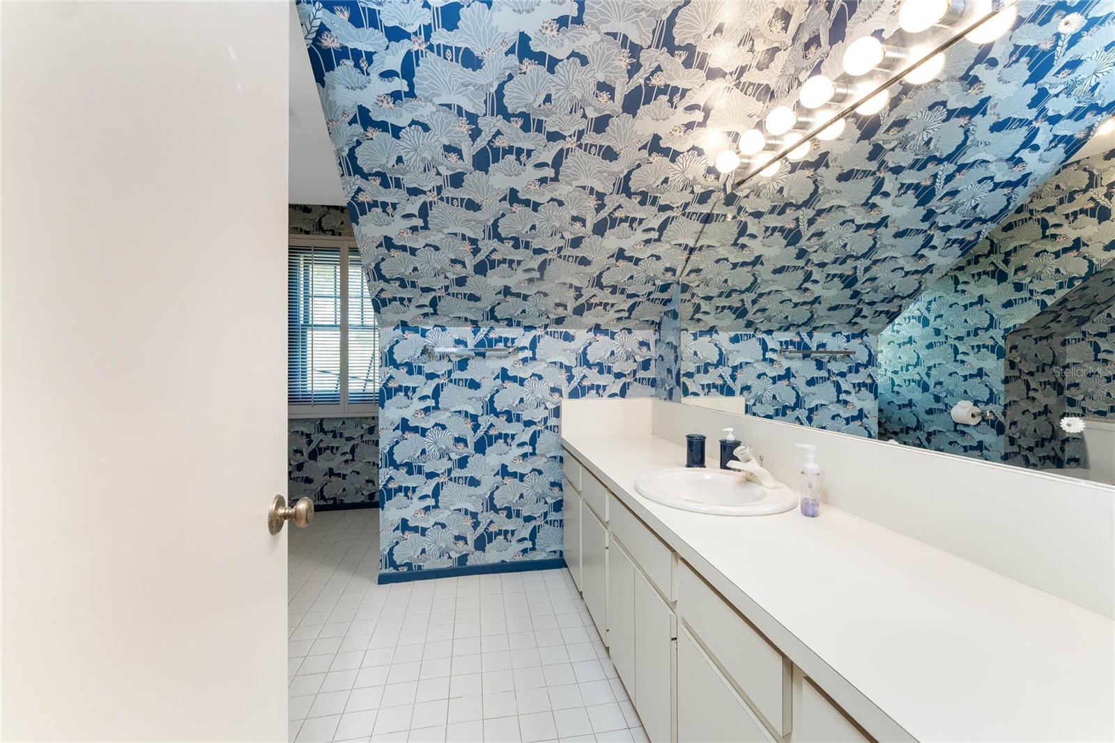 Image 34 of 56 For 1120 Larchmont Drive