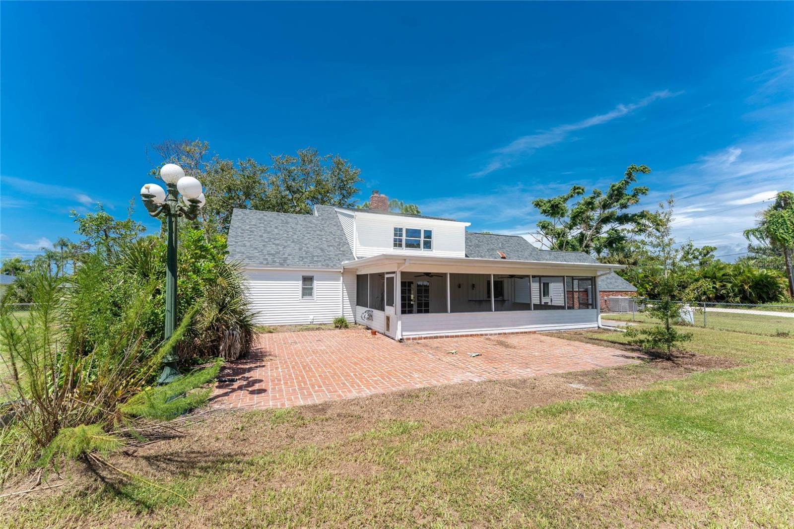 Image 42 of 56 For 1120 Larchmont Drive