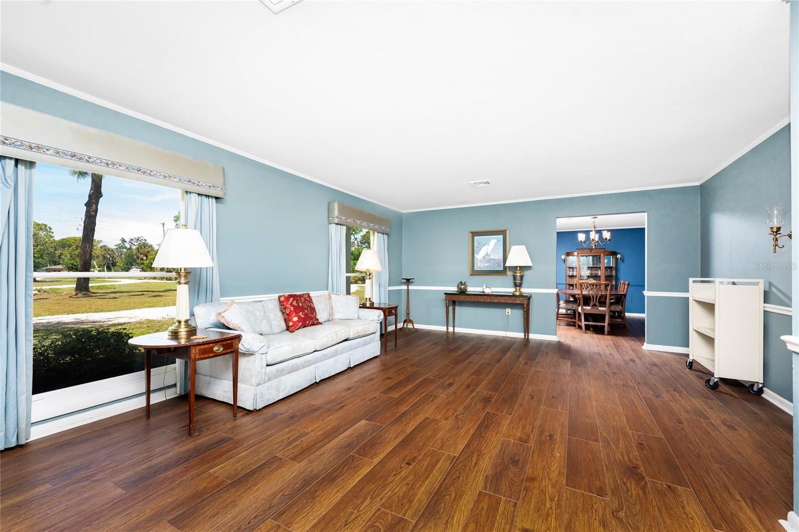 Image 5 of 56 For 1120 Larchmont Drive