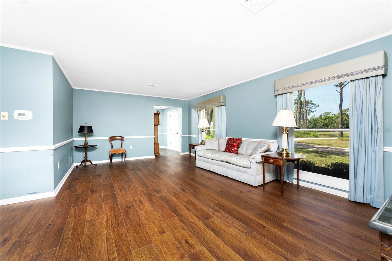 Image 6 of 56 For 1120 Larchmont Drive
