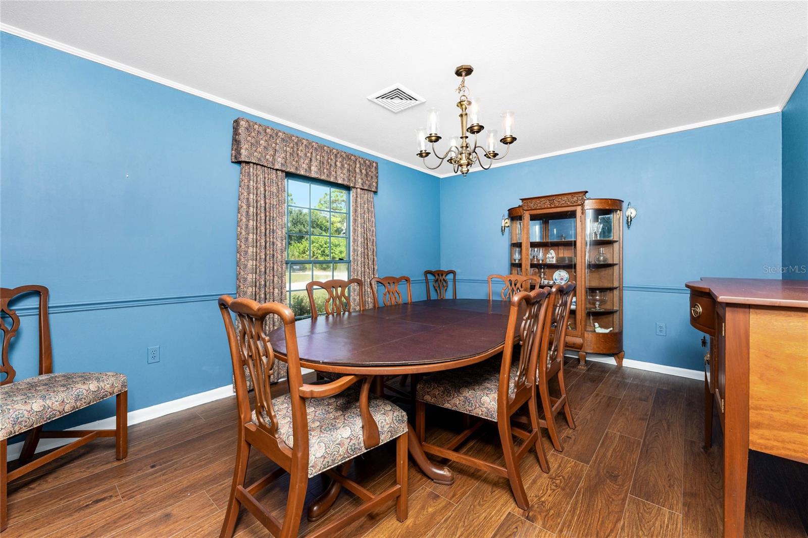Image 7 of 56 For 1120 Larchmont Drive
