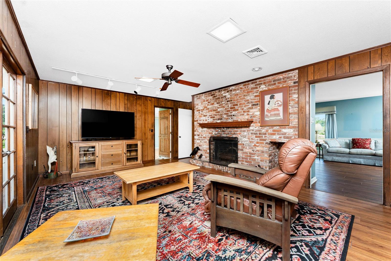 Image 9 of 56 For 1120 Larchmont Drive