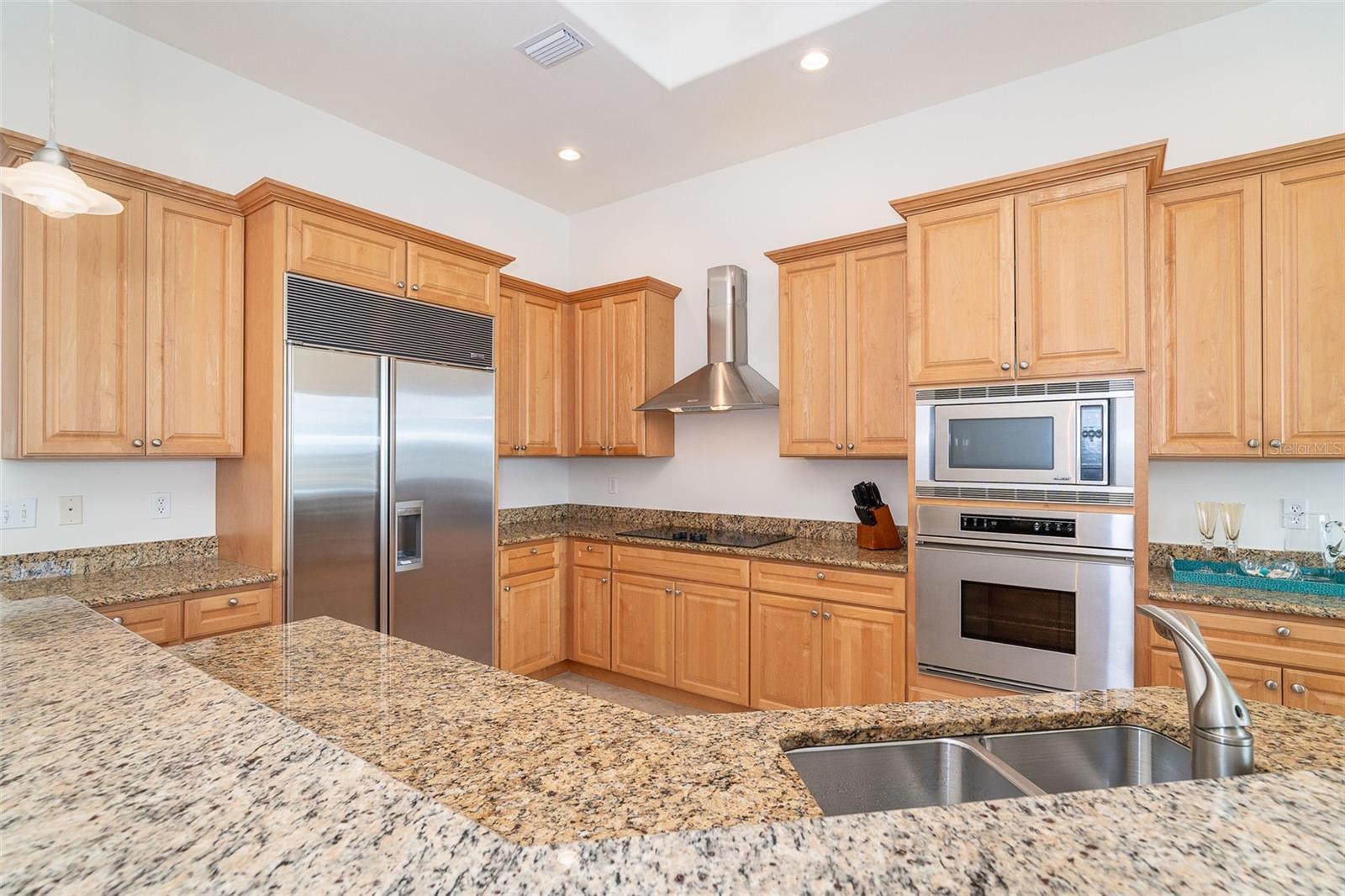 Image 17 of 45 For 1375 Beach Road 309