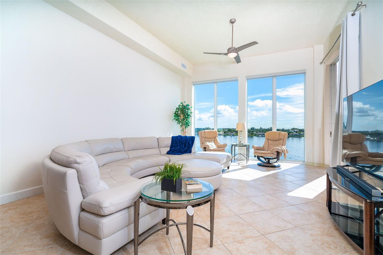 Image 22 of 45 For 1375 Beach Road 309