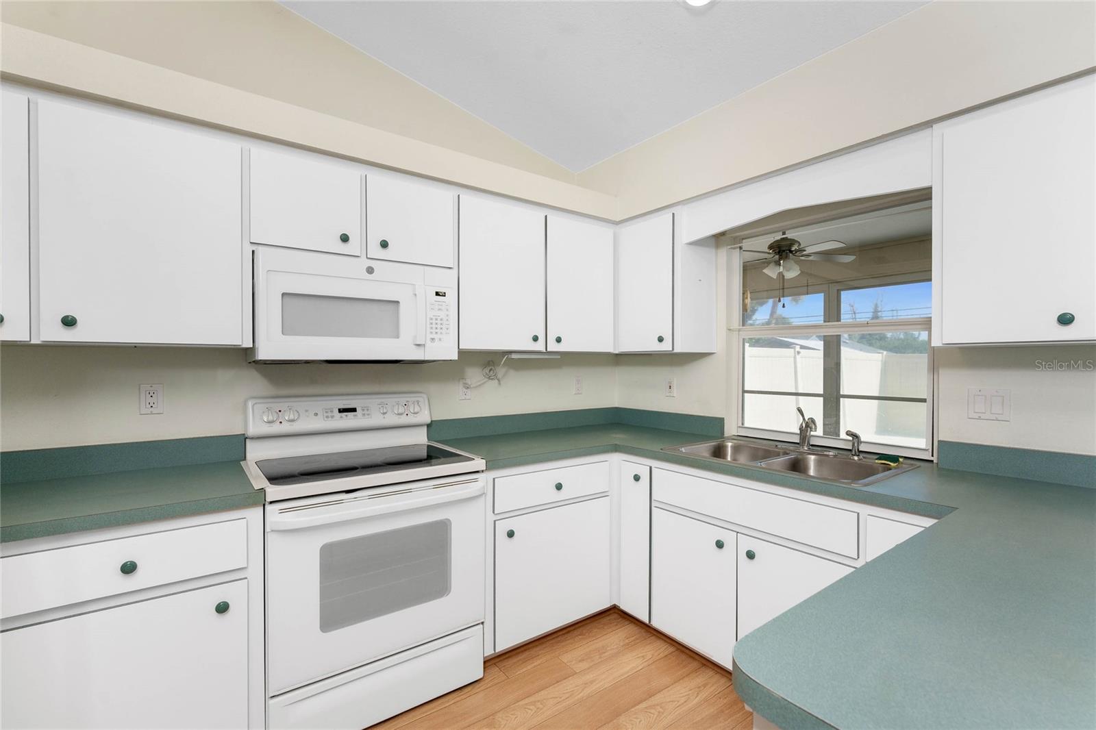 Image 11 of 50 For 9331 Steubenville Avenue