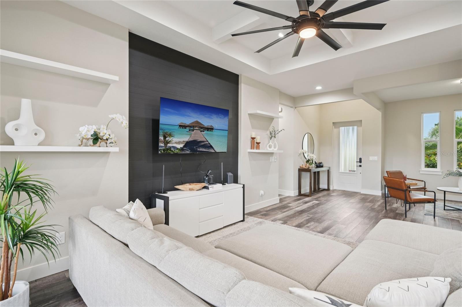 Image 10 of 62 For 239 Rotonda Boulevard N