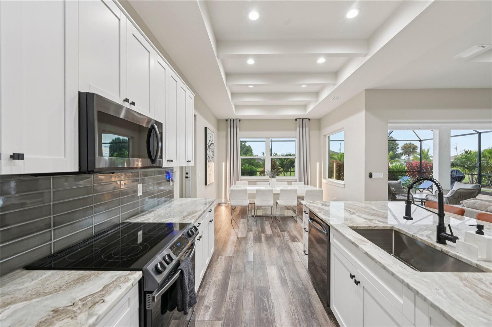 Image 17 of 62 For 239 Rotonda Boulevard N