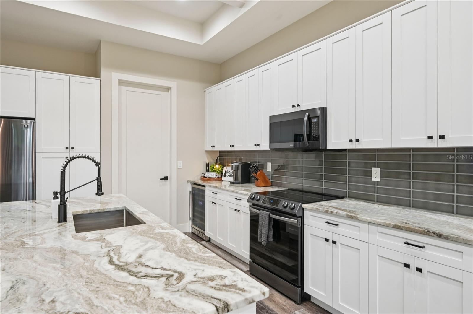 Image 19 of 62 For 239 Rotonda Boulevard N