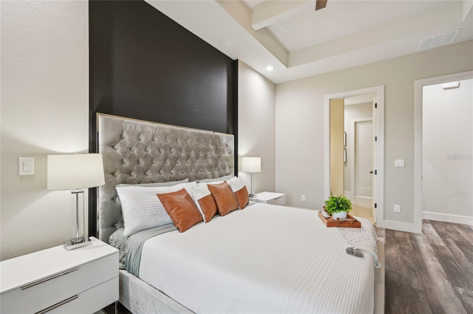 Image 22 of 62 For 239 Rotonda Boulevard N