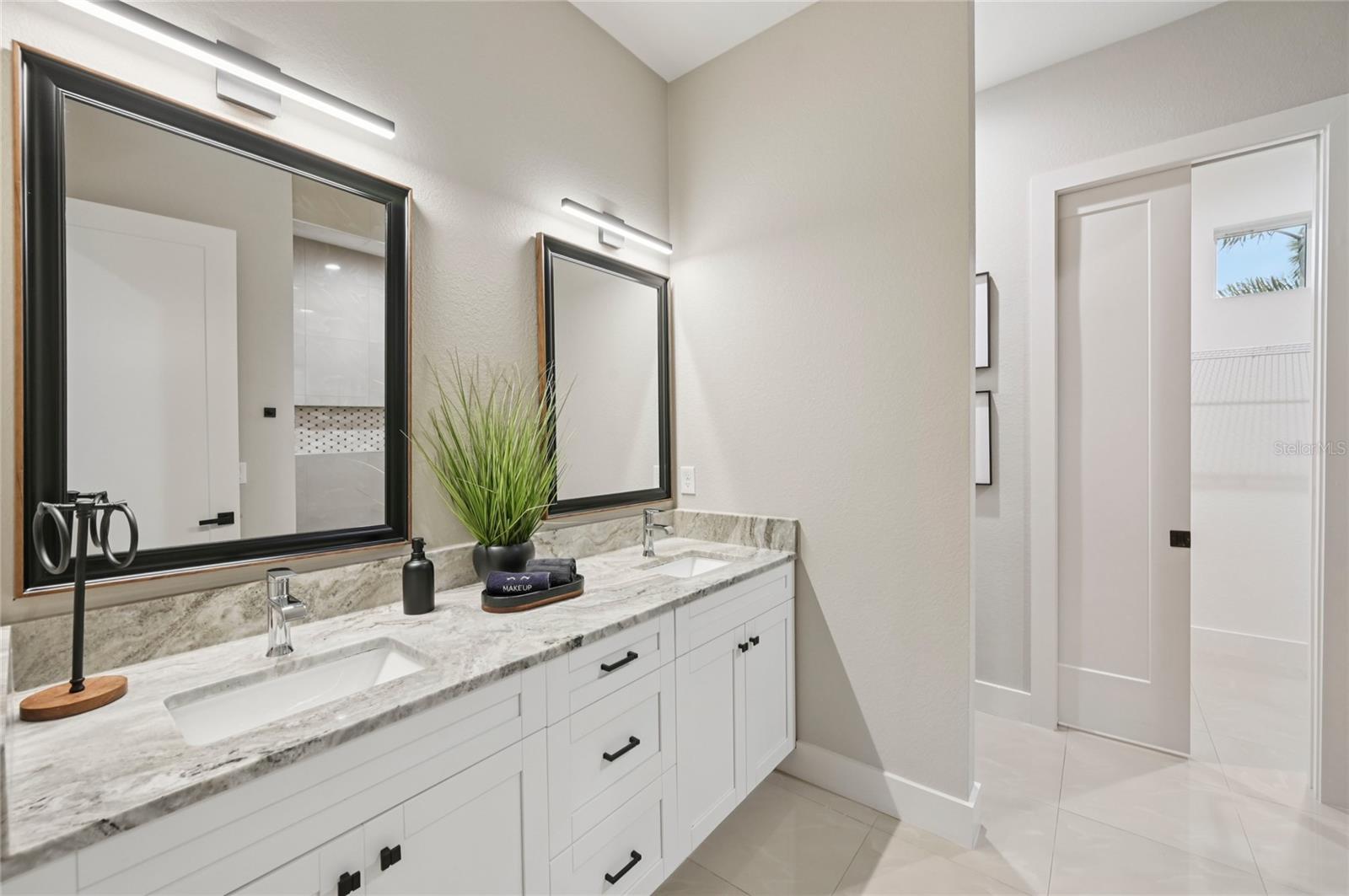 Image 24 of 62 For 239 Rotonda Boulevard N