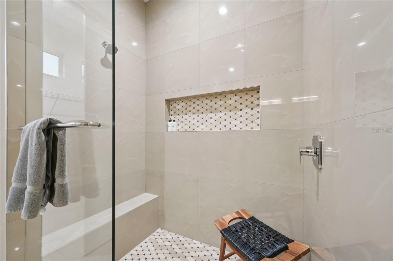 Image 25 of 62 For 239 Rotonda Boulevard N