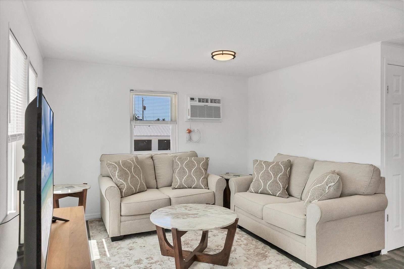 Image 10 of 38 For 3280 Holly Avenue