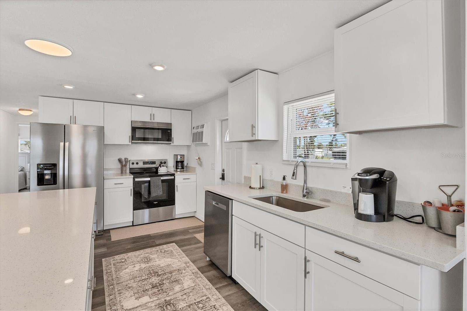 Image 19 of 38 For 3280 Holly Avenue