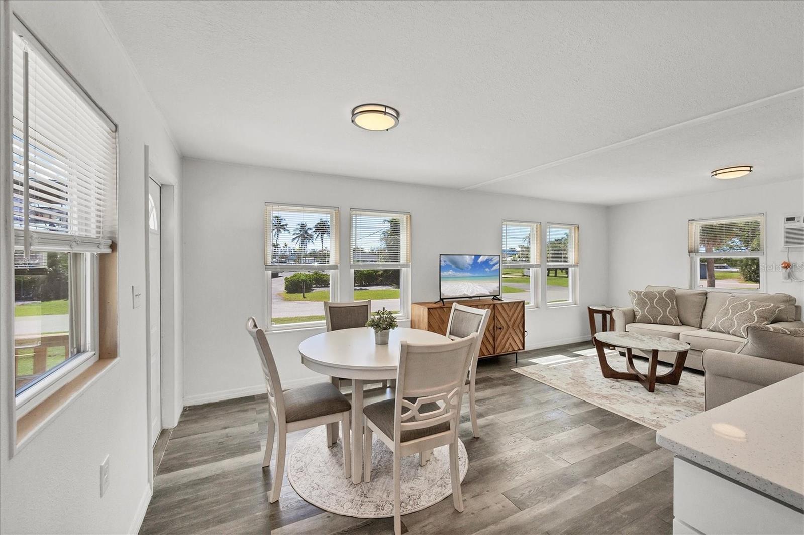 Image 21 of 38 For 3280 Holly Avenue