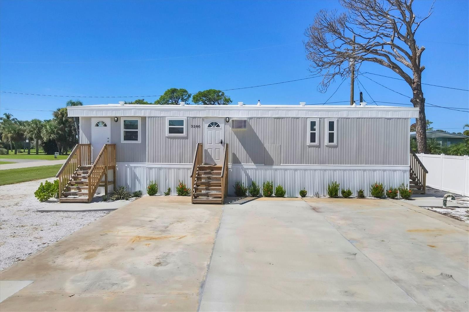 Image 3 of 38 For 3280 Holly Avenue