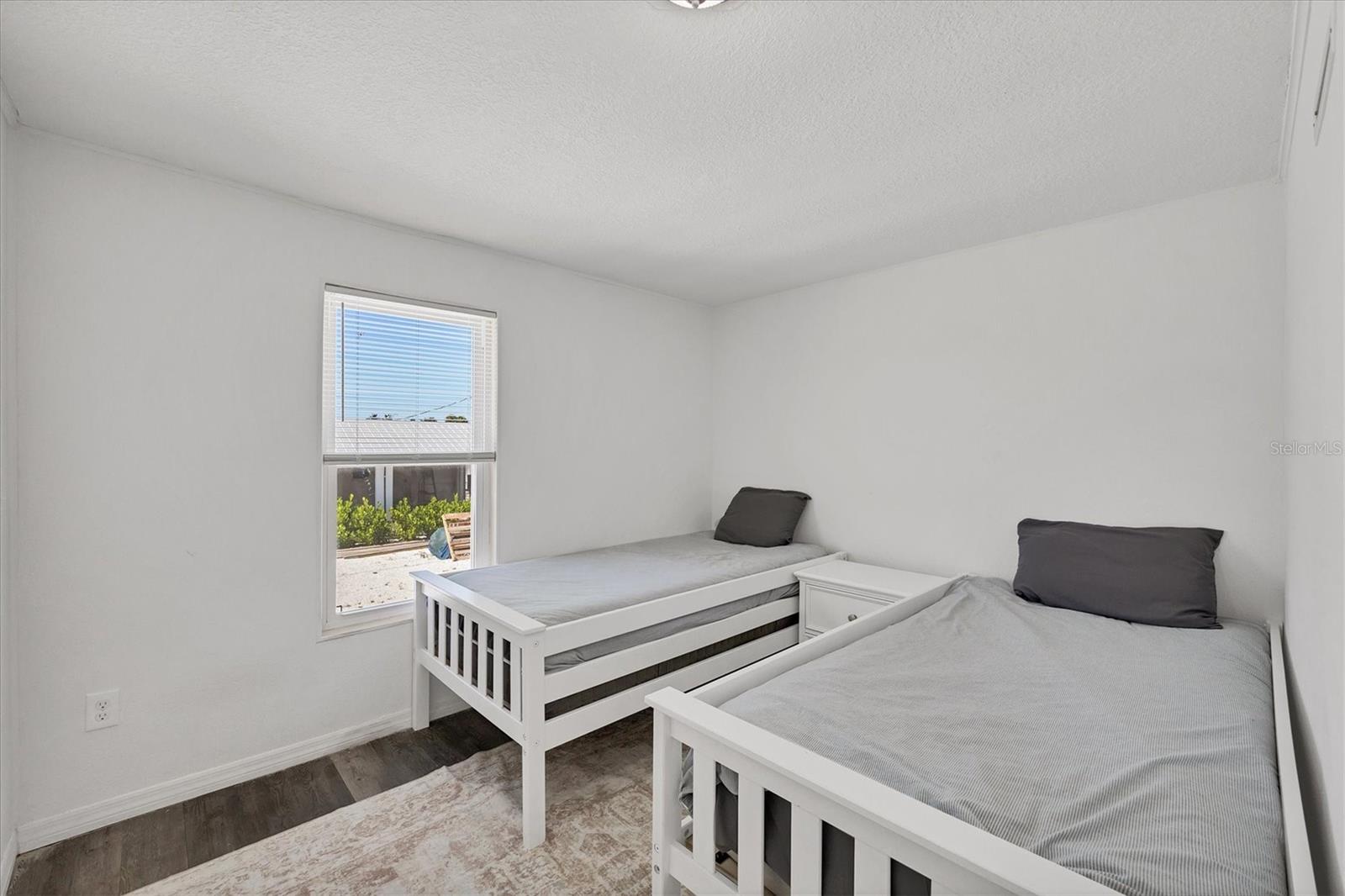 Image 30 of 38 For 3280 Holly Avenue