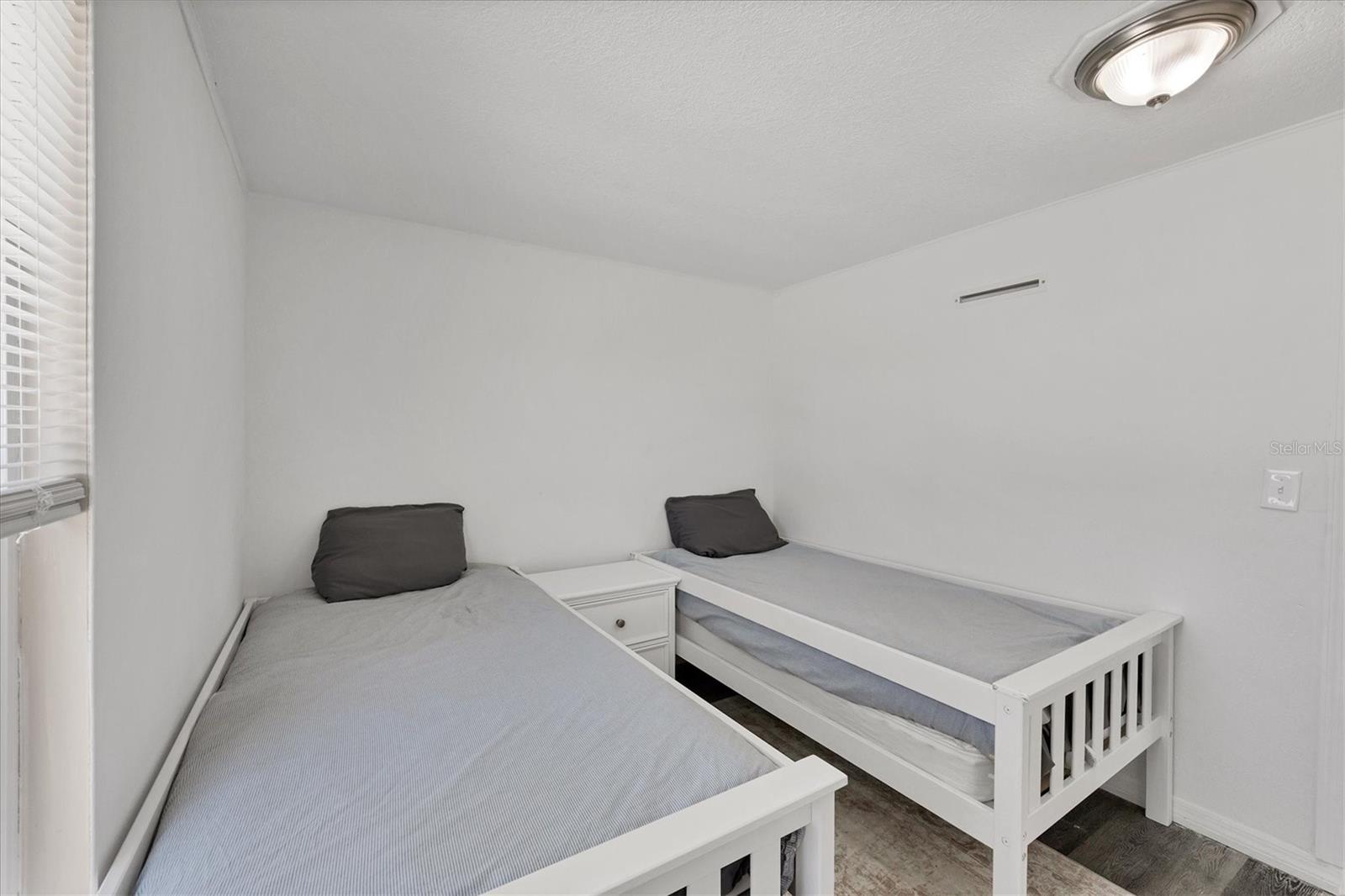 Image 31 of 38 For 3280 Holly Avenue