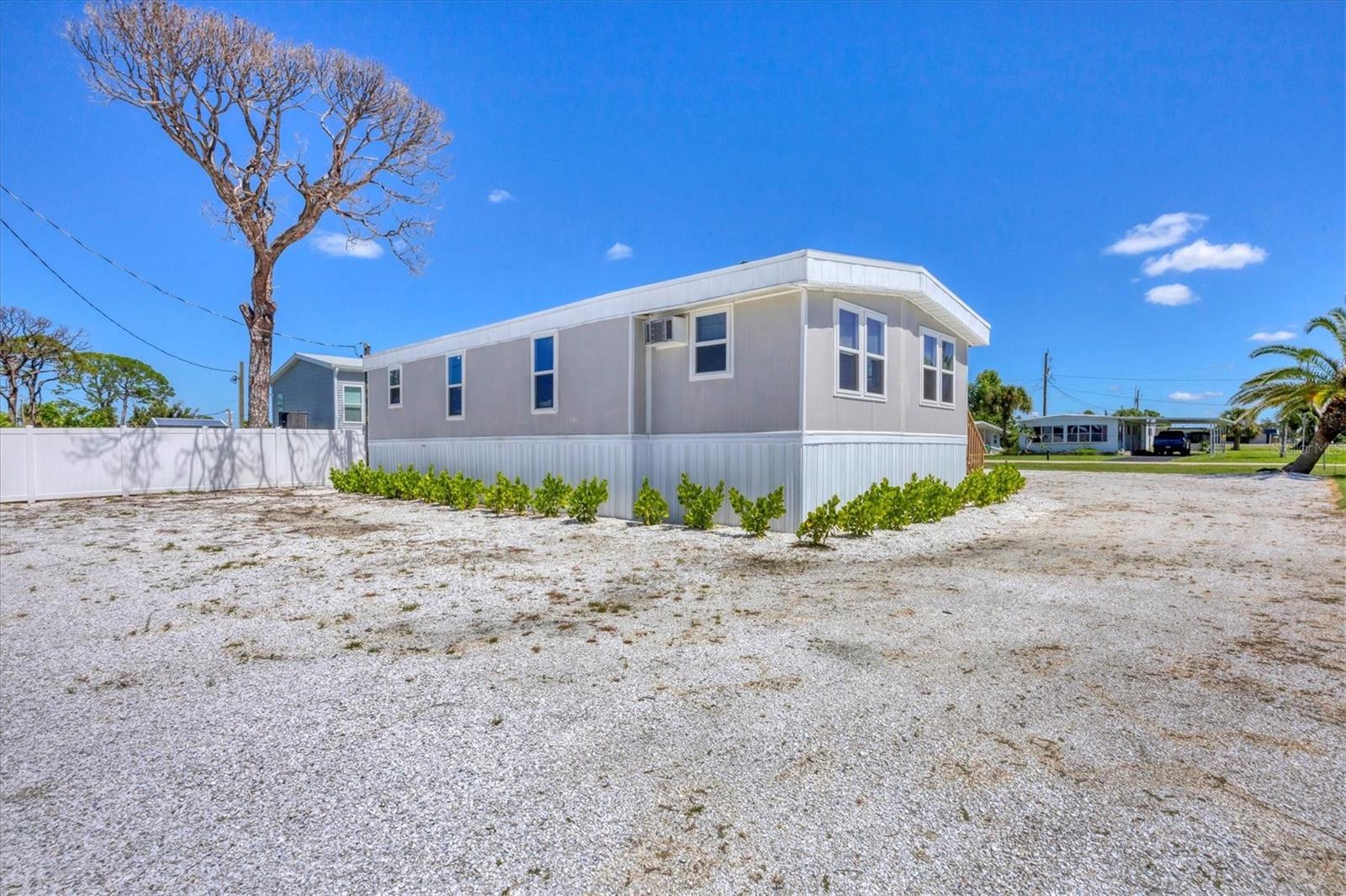 Image 33 of 38 For 3280 Holly Avenue