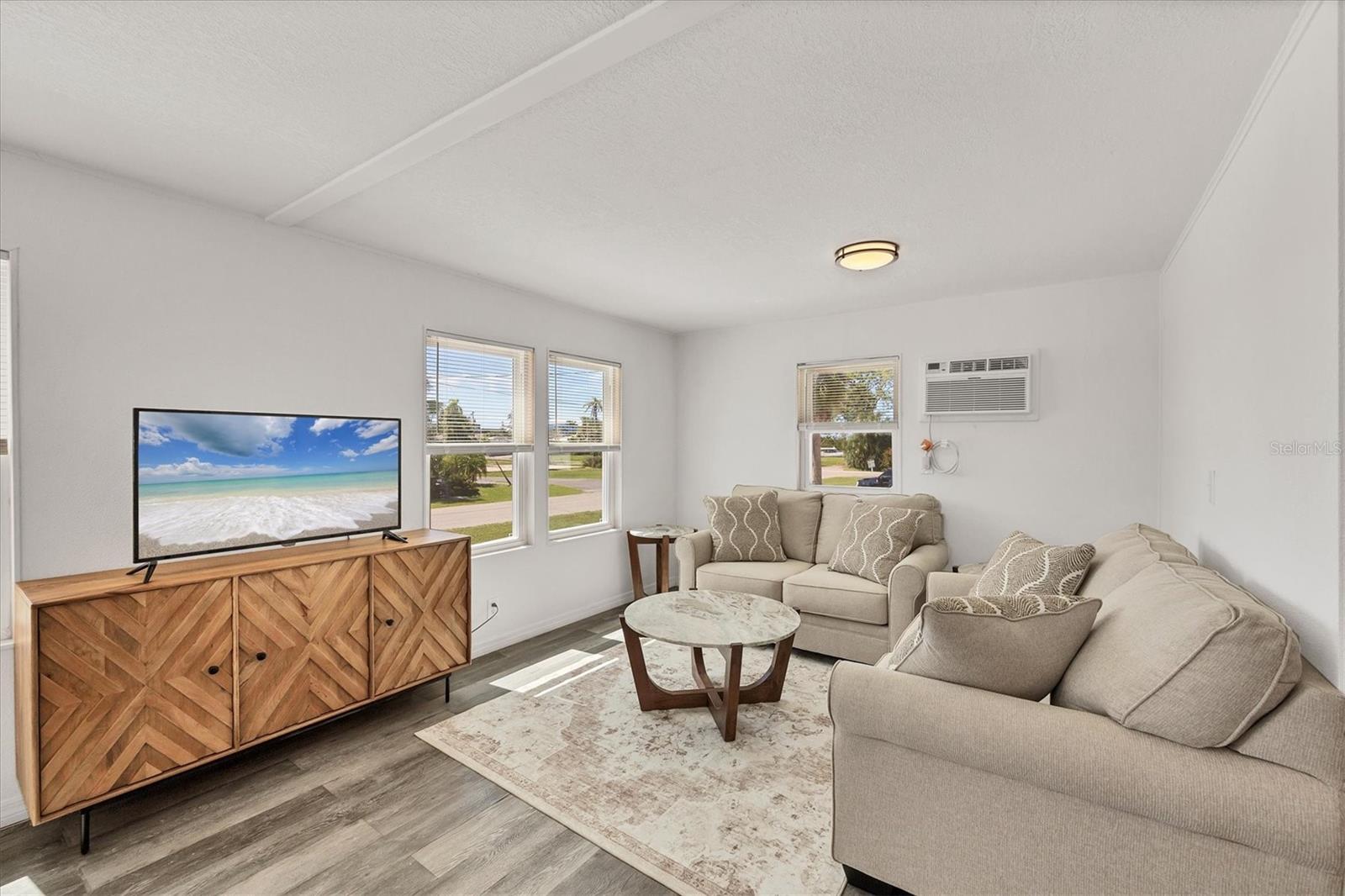 Image 9 of 38 For 3280 Holly Avenue