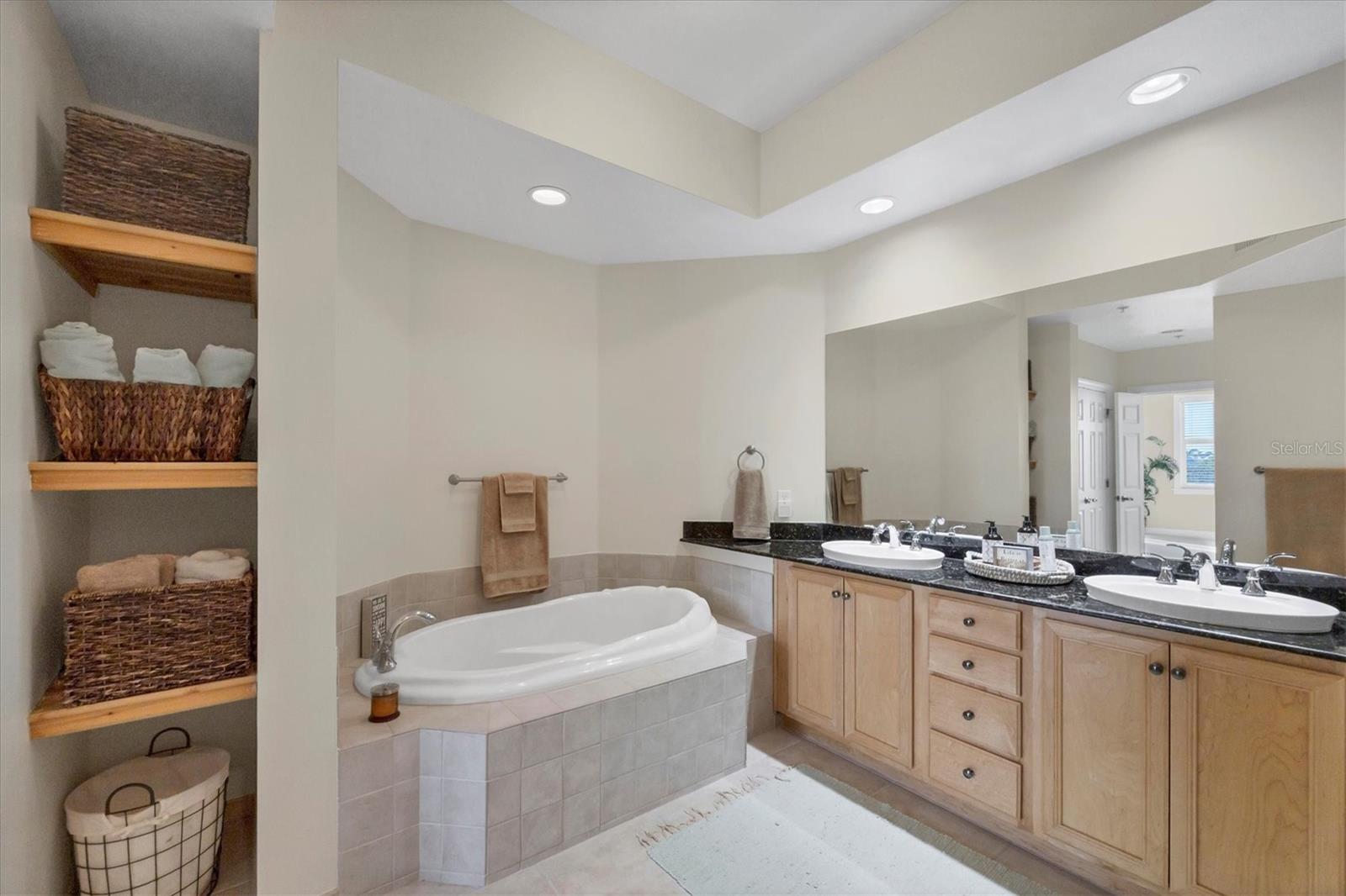 Image 25 of 52 For 8541 Amberjack Circle 203