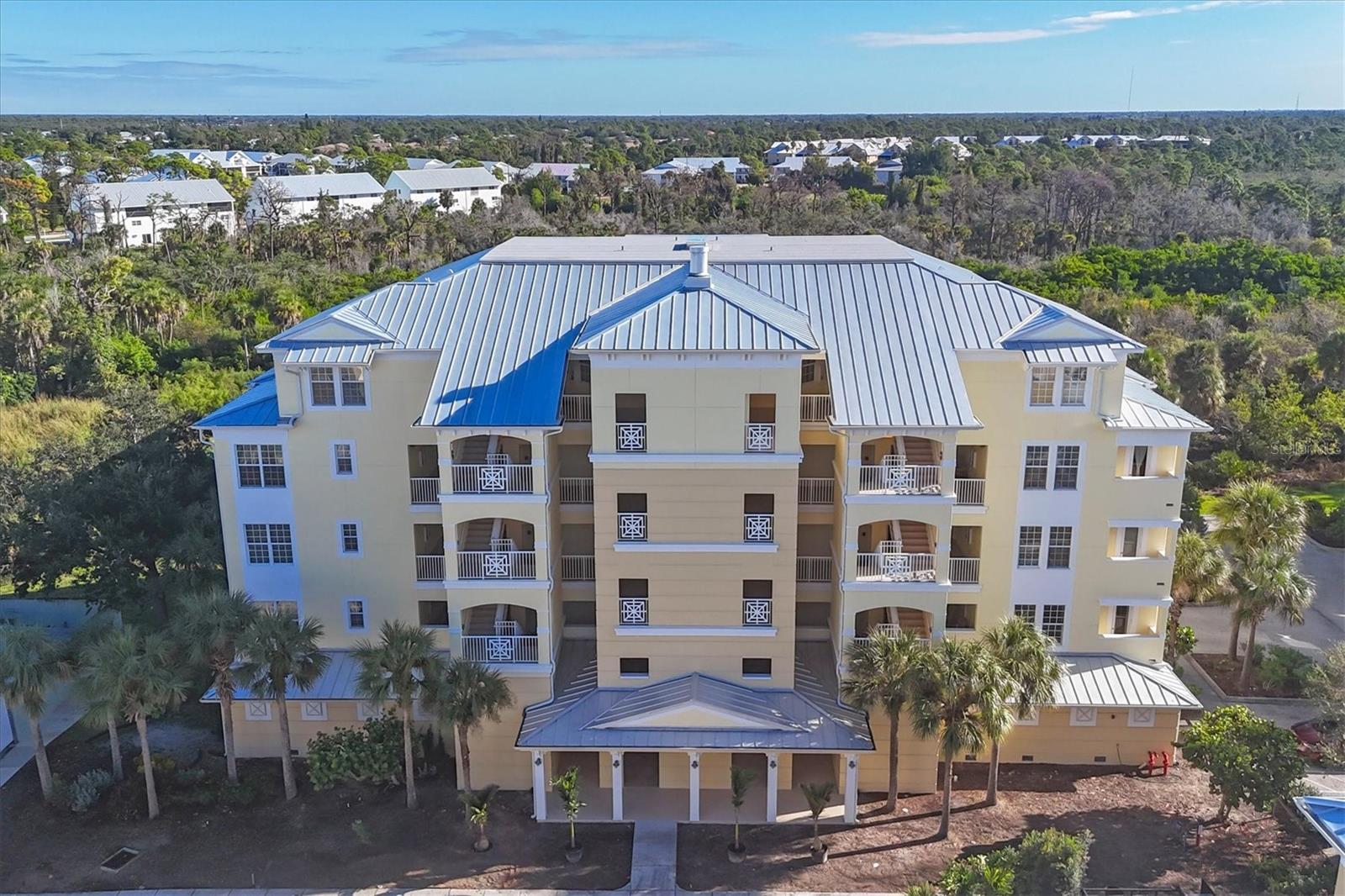 Image 4 of 52 For 8541 Amberjack Circle 203