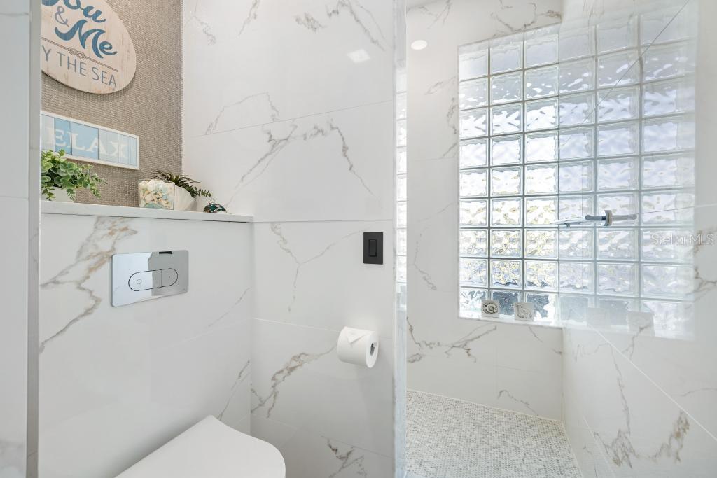Image 22 of 48 For 8276 Harborside Circle