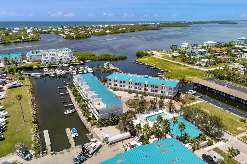 Image 4 of 48 For 8276 Harborside Circle