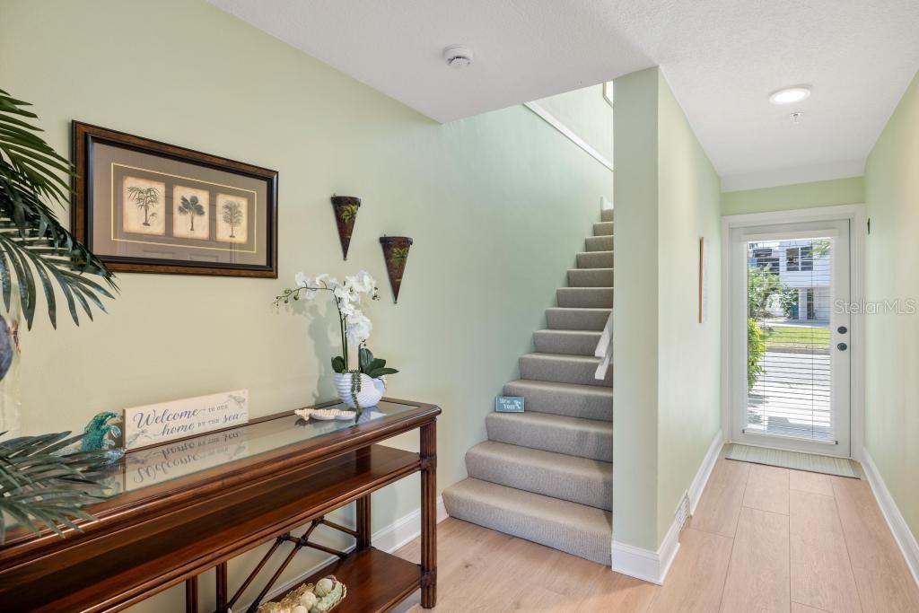 Image 5 of 48 For 8276 Harborside Circle