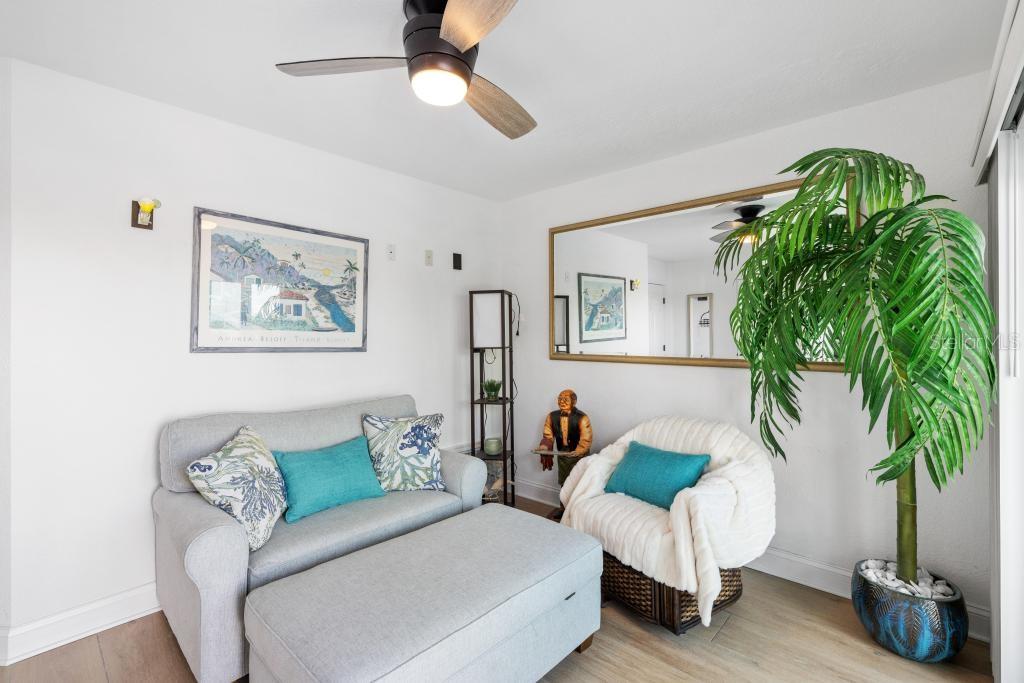 Image 8 of 48 For 8276 Harborside Circle
