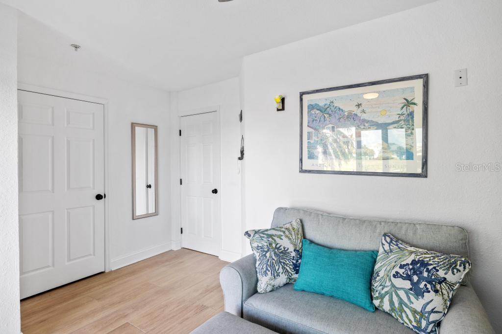 Image 9 of 48 For 8276 Harborside Circle