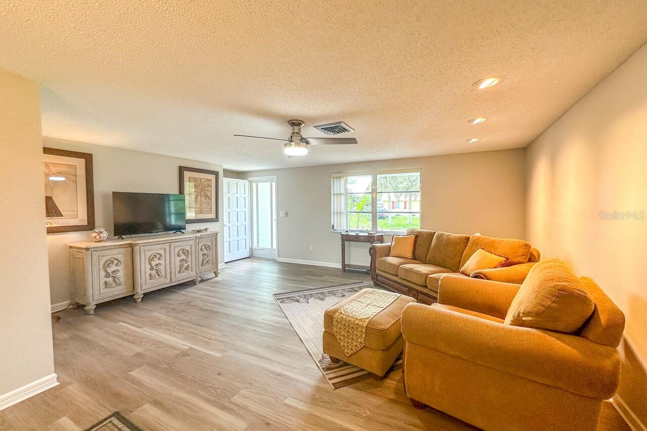 Image 16 of 45 For 665 Suncrest Lane