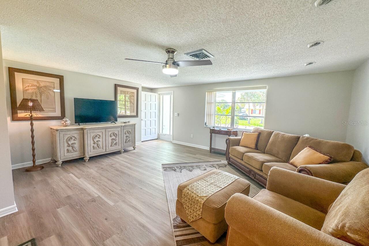 Image 21 of 45 For 665 Suncrest Lane