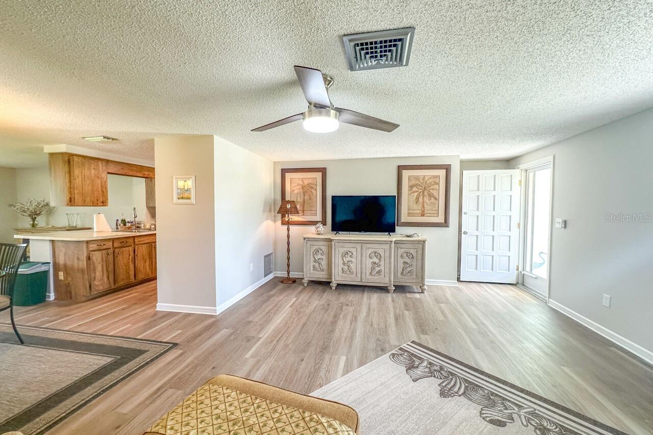 Image 22 of 45 For 665 Suncrest Lane