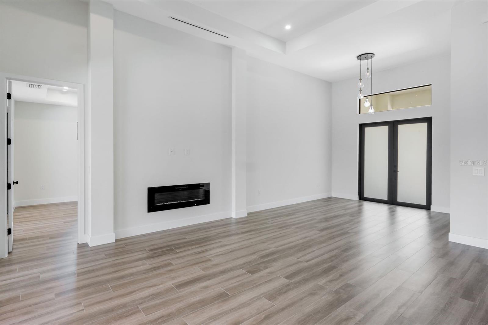 Image 4 of 37 For 10522 Riverside Road