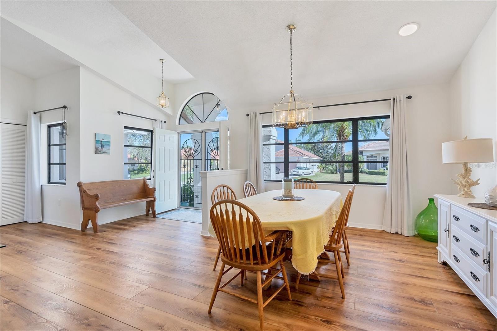 Image 11 of 47 For 20 Leeward Drive