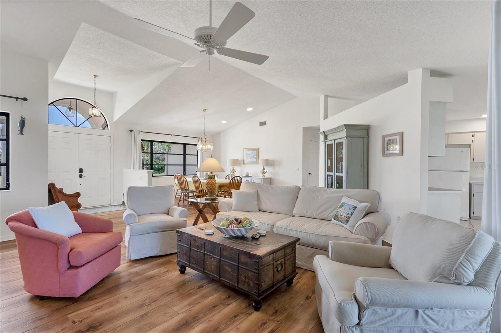 Image 16 of 47 For 20 Leeward Drive