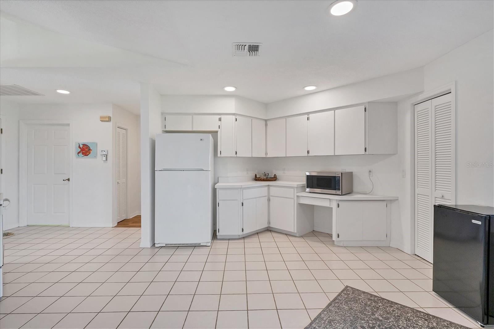 Image 18 of 47 For 20 Leeward Drive
